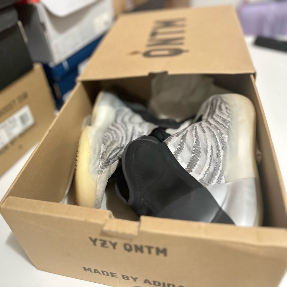 Adidas YZY QNTM in Black and Gray